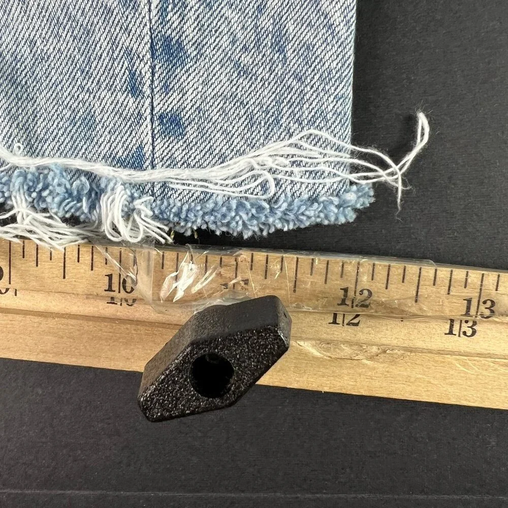 American Eagle Short Women 28* Mom Hi Rise Light Blue Faded Cut Off Jorts Tag 6R